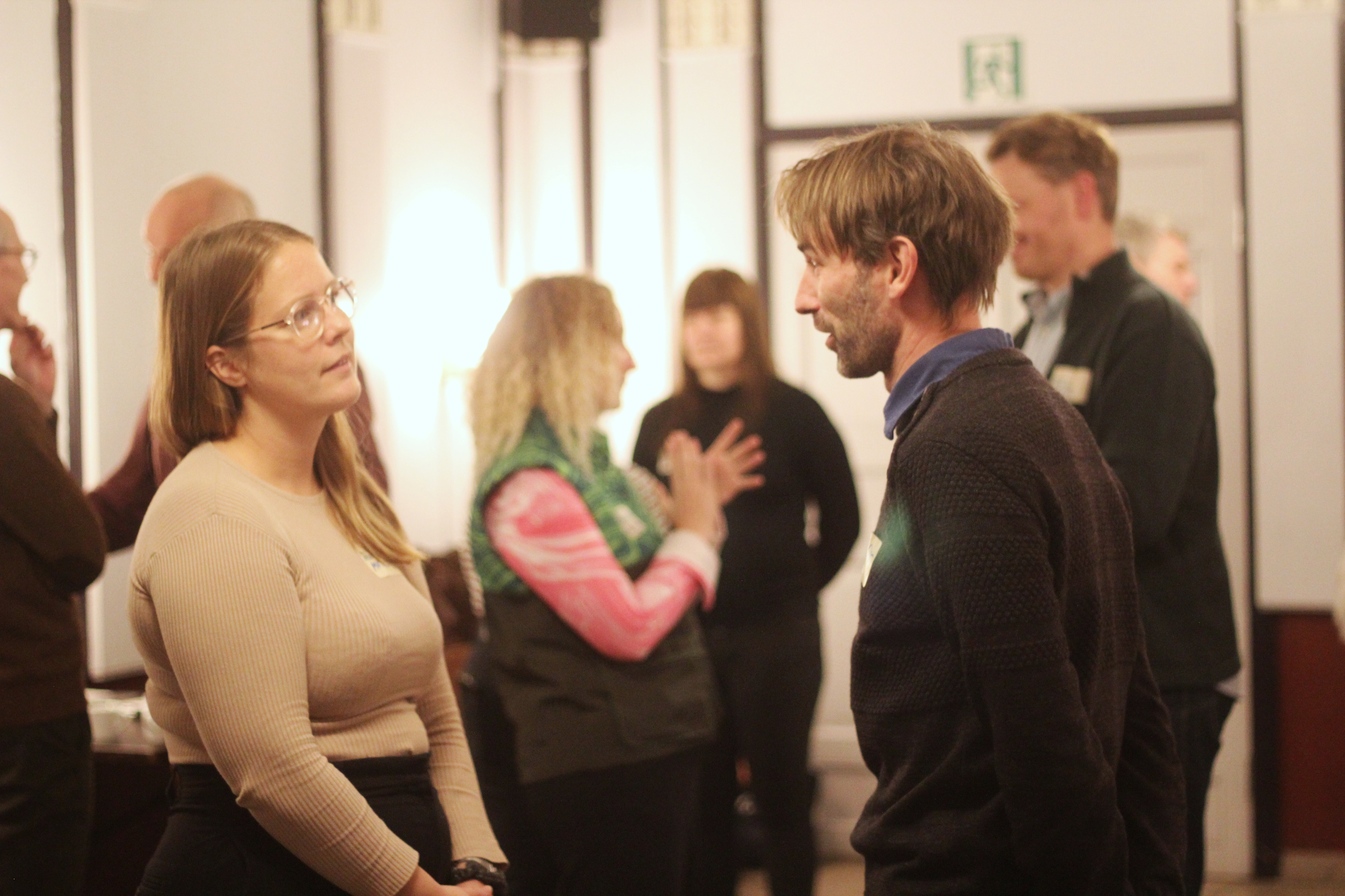 Kursister fra kultursektoren diskuterer fremtidens frivillighed en workshop.