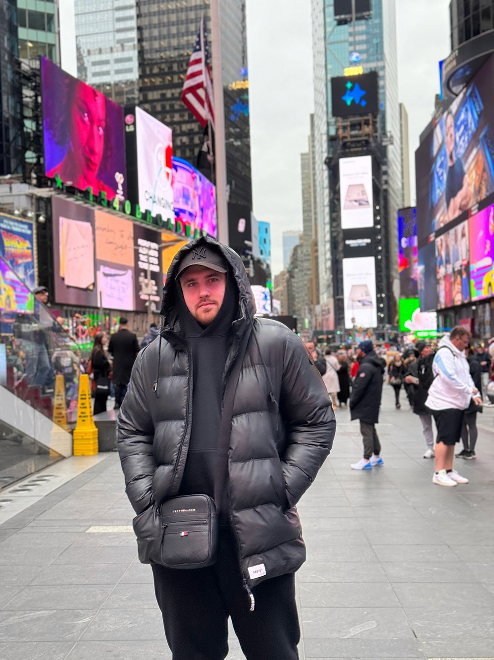 ÜBeatz is a Czech producer behind major CZ and SK rap records, collaborating with artists like Ektor and Viktor Sheen. He breaks down the moment production clicked, his FL Studio workflow, and how beats move from laptop to leading artists.