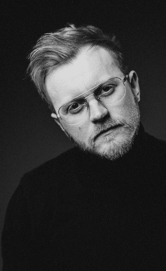 man portrait with glasses