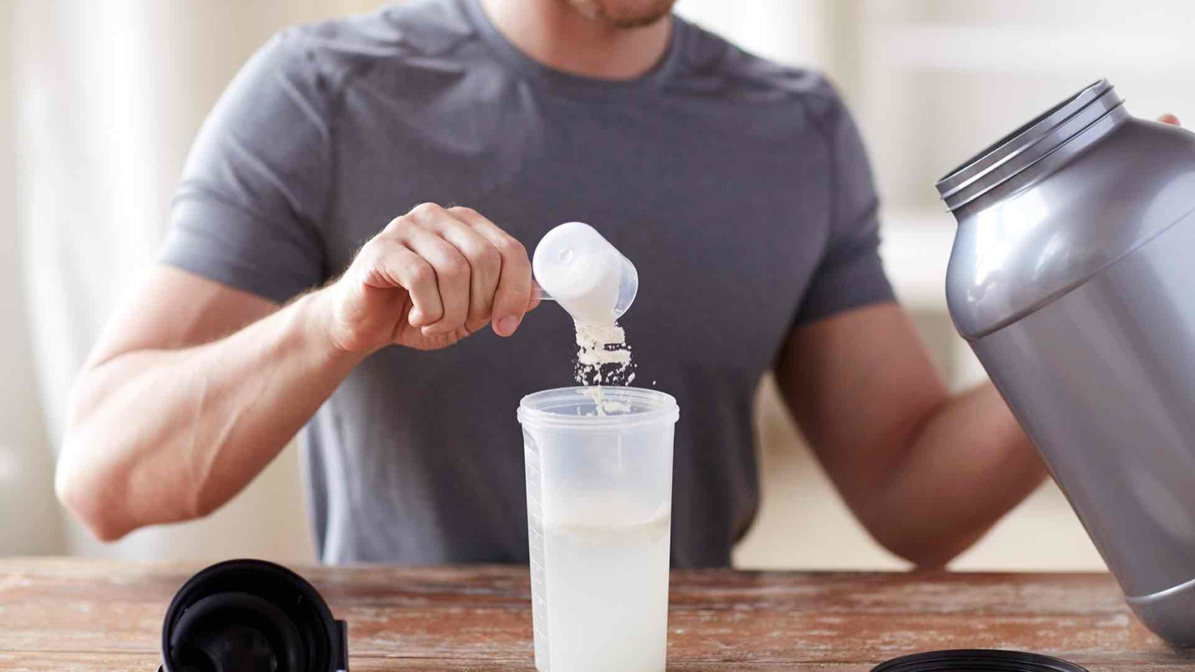 mixing protein powder