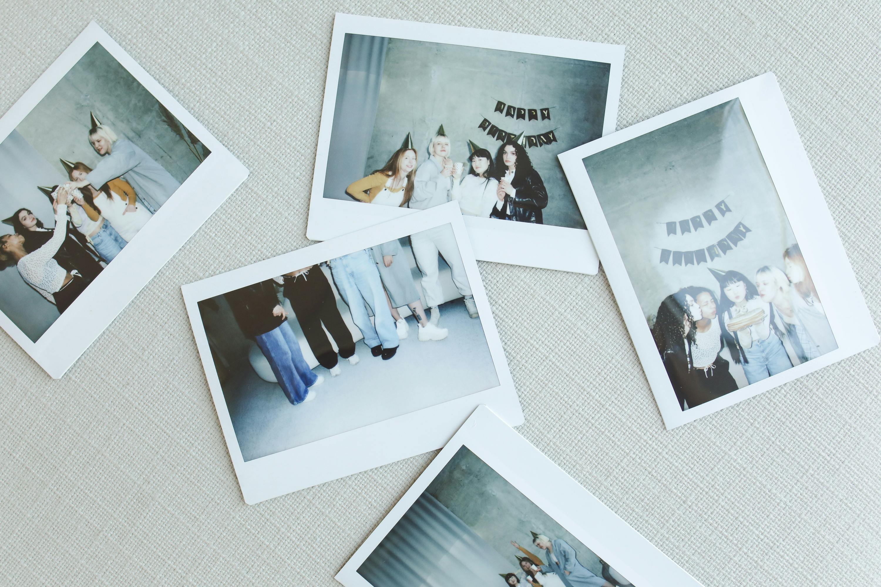 polaroid-snapshots-capture-friends-celebrating-a-birthday-with-joy - polina-tankilevitch (pexels)