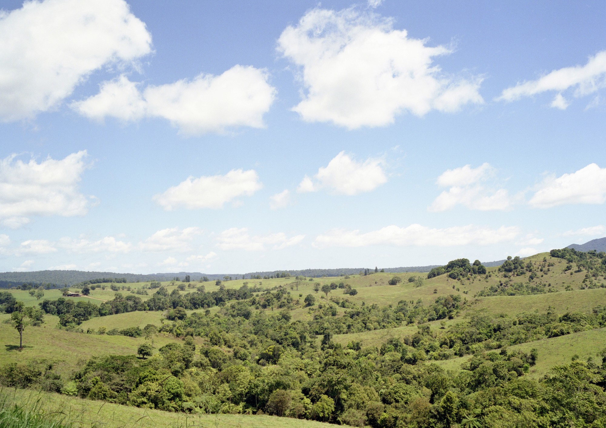 photography of dam during daytime