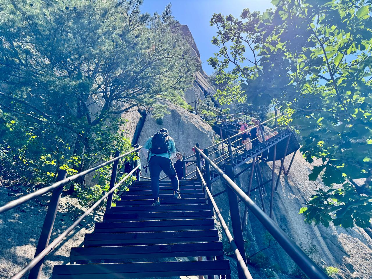 The stairs to the Ulsanbawi summit.