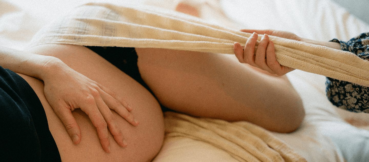 A doula using helping her pregnant client