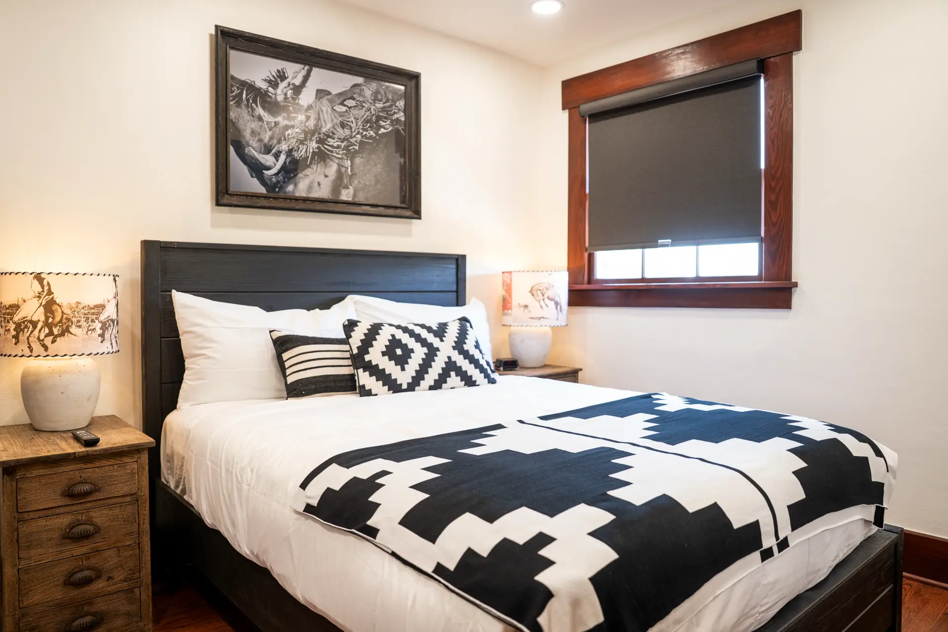Signature Queen Room - Moonlight Desperado bed