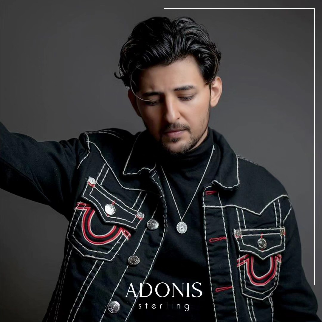 Palm trees frame a dramatic mountain valley landscape