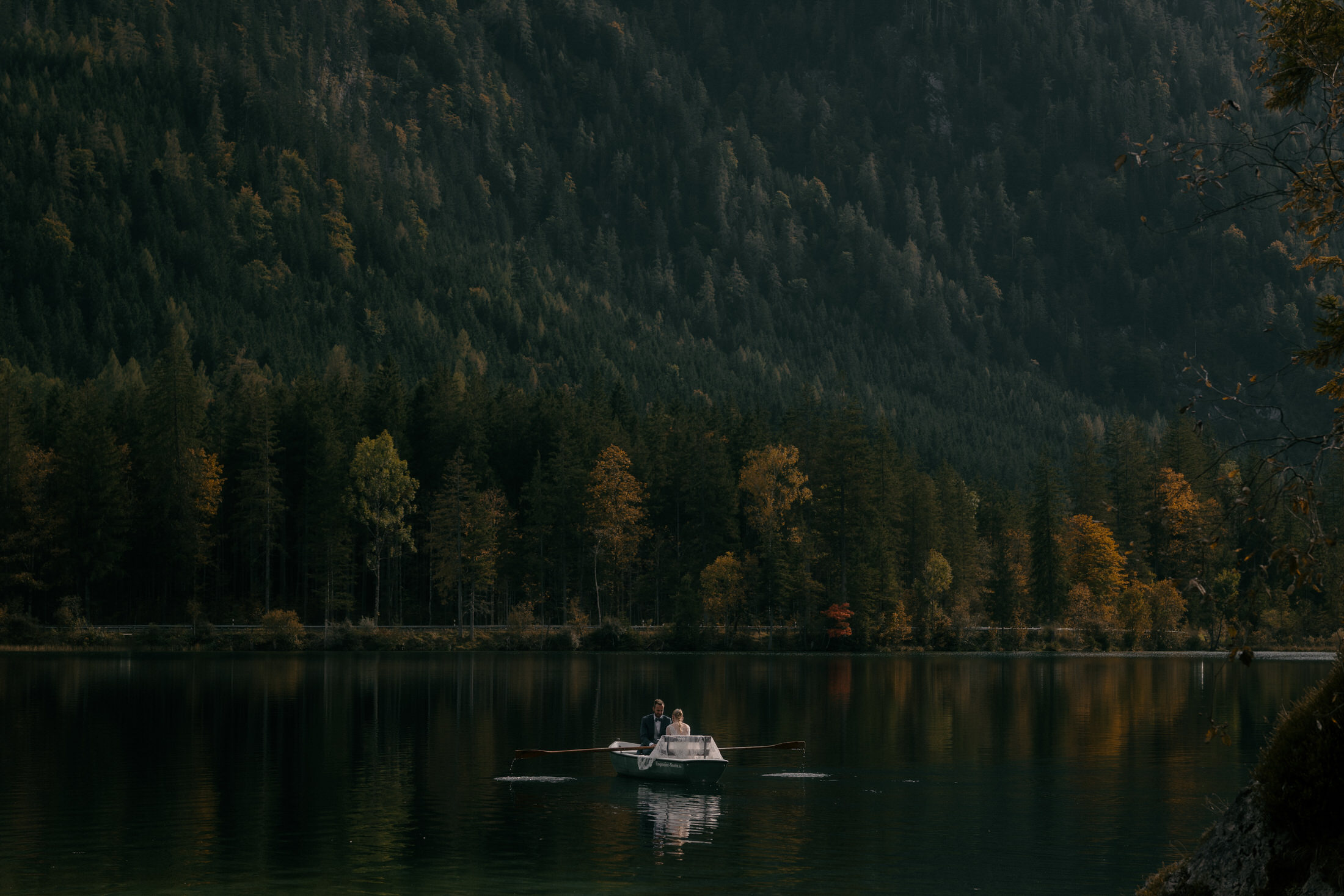 Autumn elopement couple rowboat lake