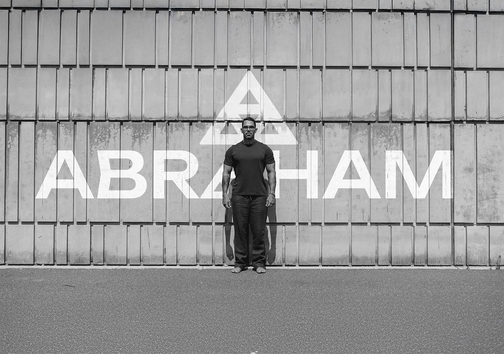 Dynamic picture of a cyclist riding downhill