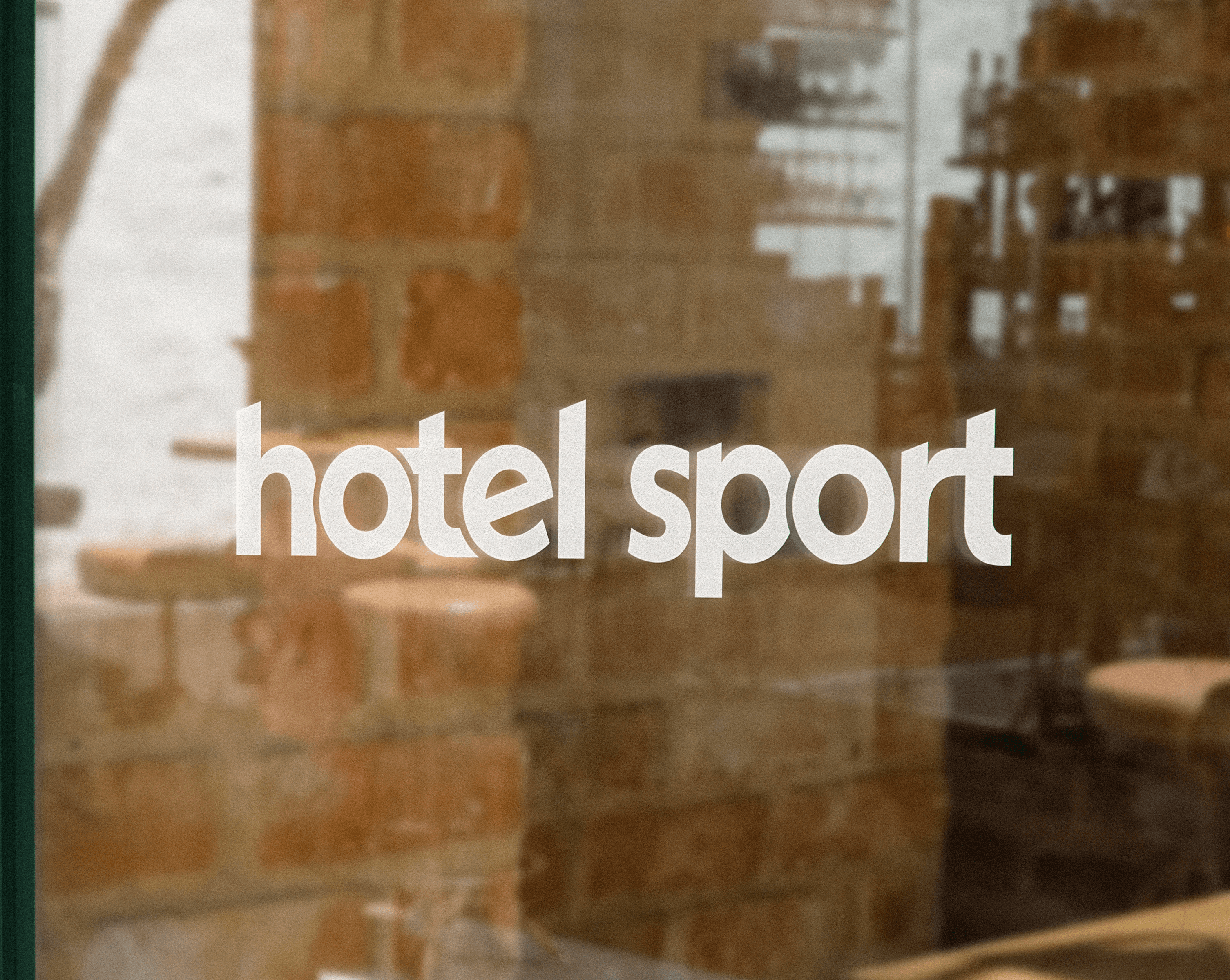 Applicazione del logo su vetrata