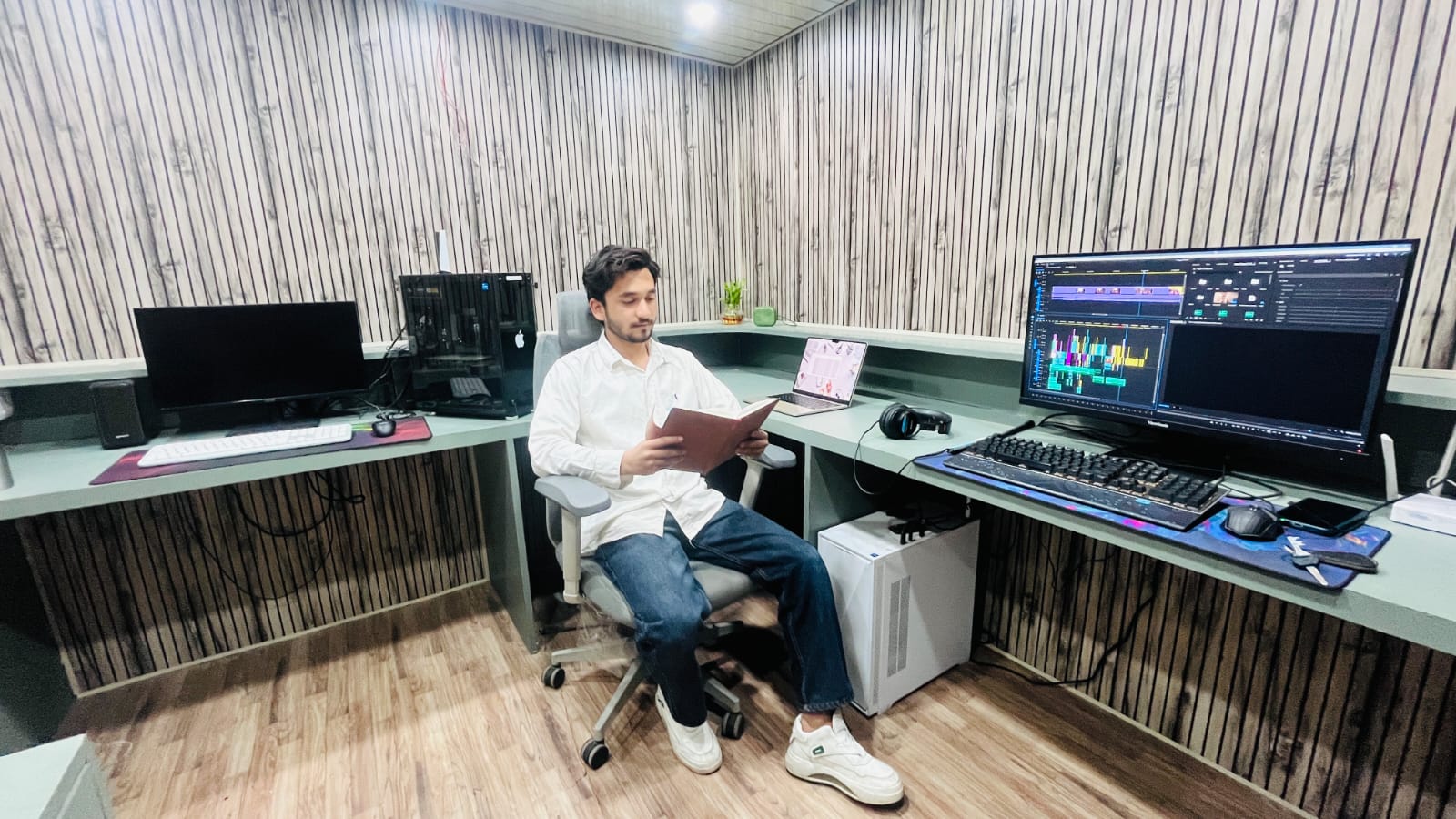 Adnan working in the Frame Shaala editing suite
