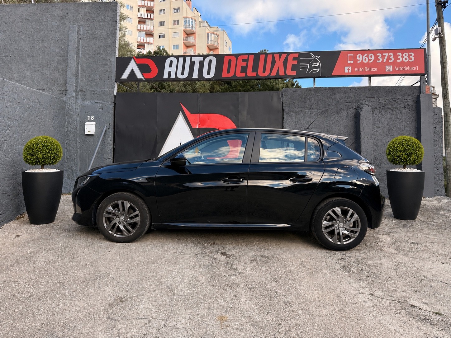 Peugeot 208 — frente