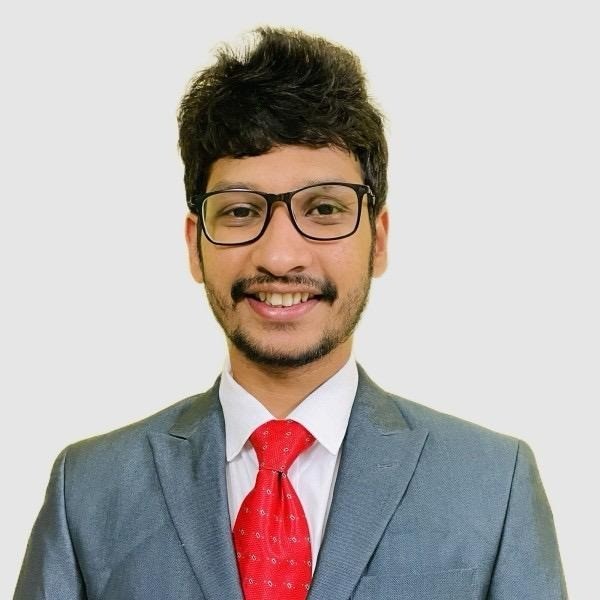 Portrait of Daniel Hayes, founder of EarlyBird.