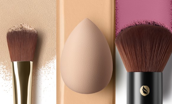 ¿Cuando utilizar brochas o esponjas en tu maquillaje?