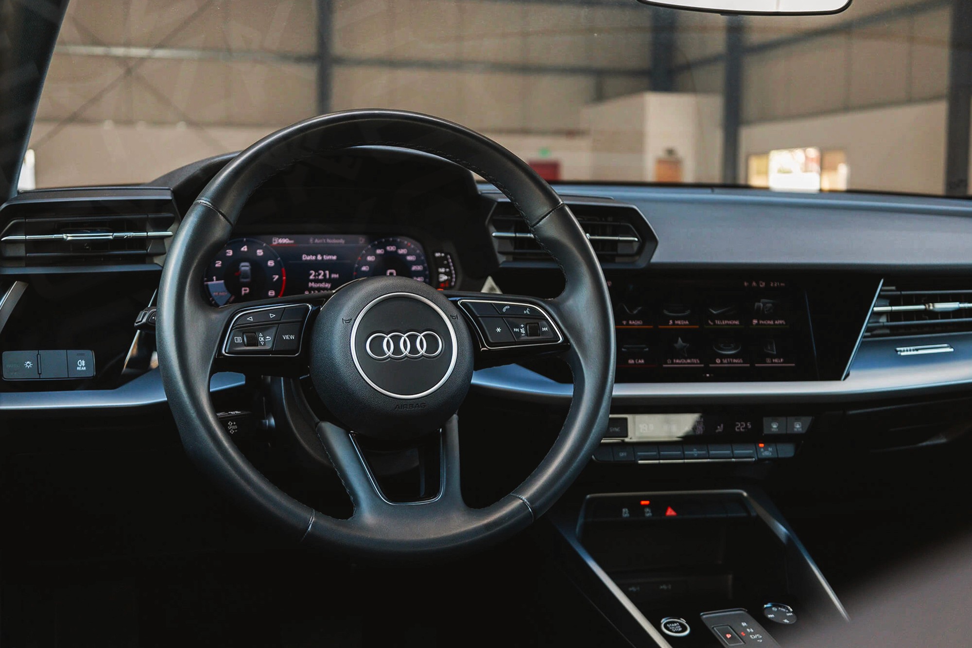 Vue interieur Audi A3 Noir – Location Berline à Dubaï | Keyz Rent