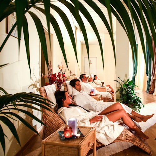 在蒙特普尔恰诺水疗中心放松