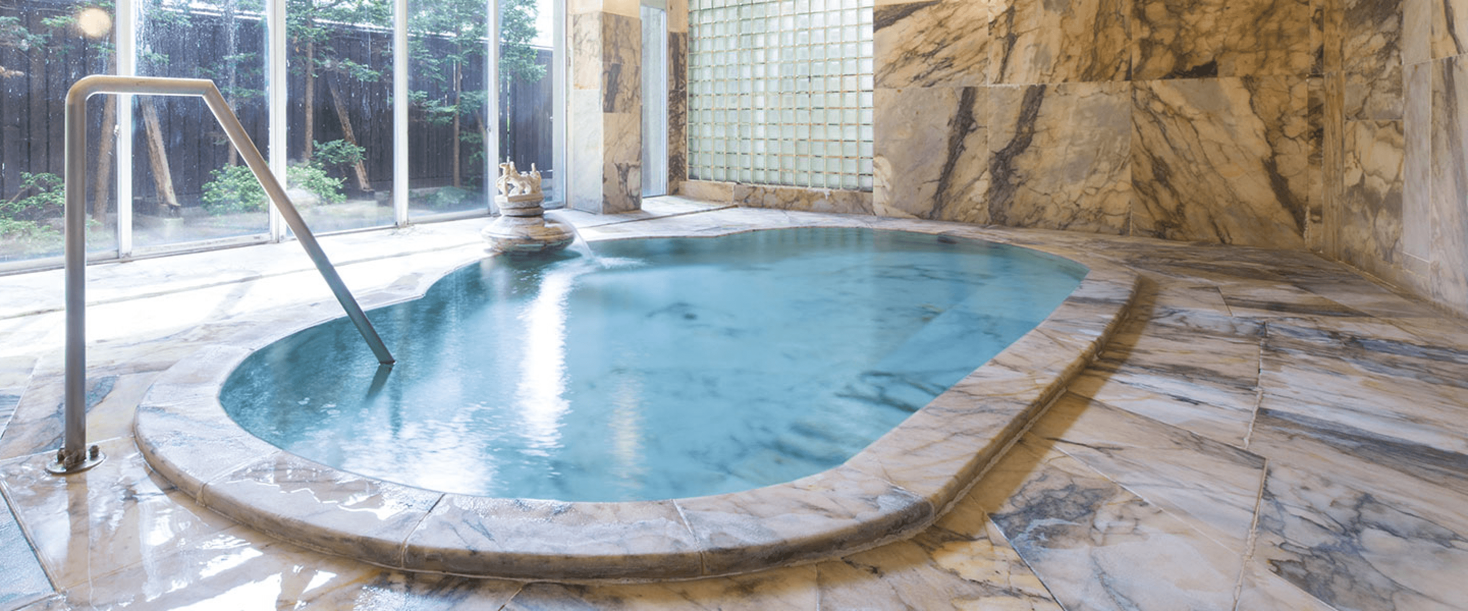An indoor hot spring bath made of rare marble from Iwate prefecture