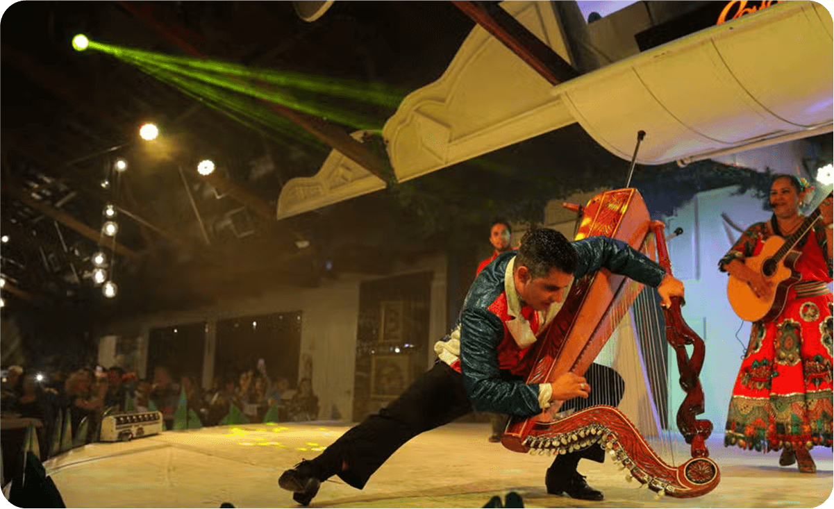 Cena con espectáculo folclórico en Rafain Churrascaria