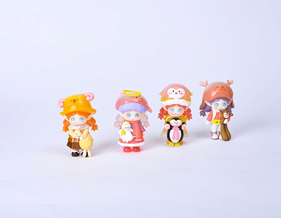 What is the difference between vinyl dolls and resin toys?