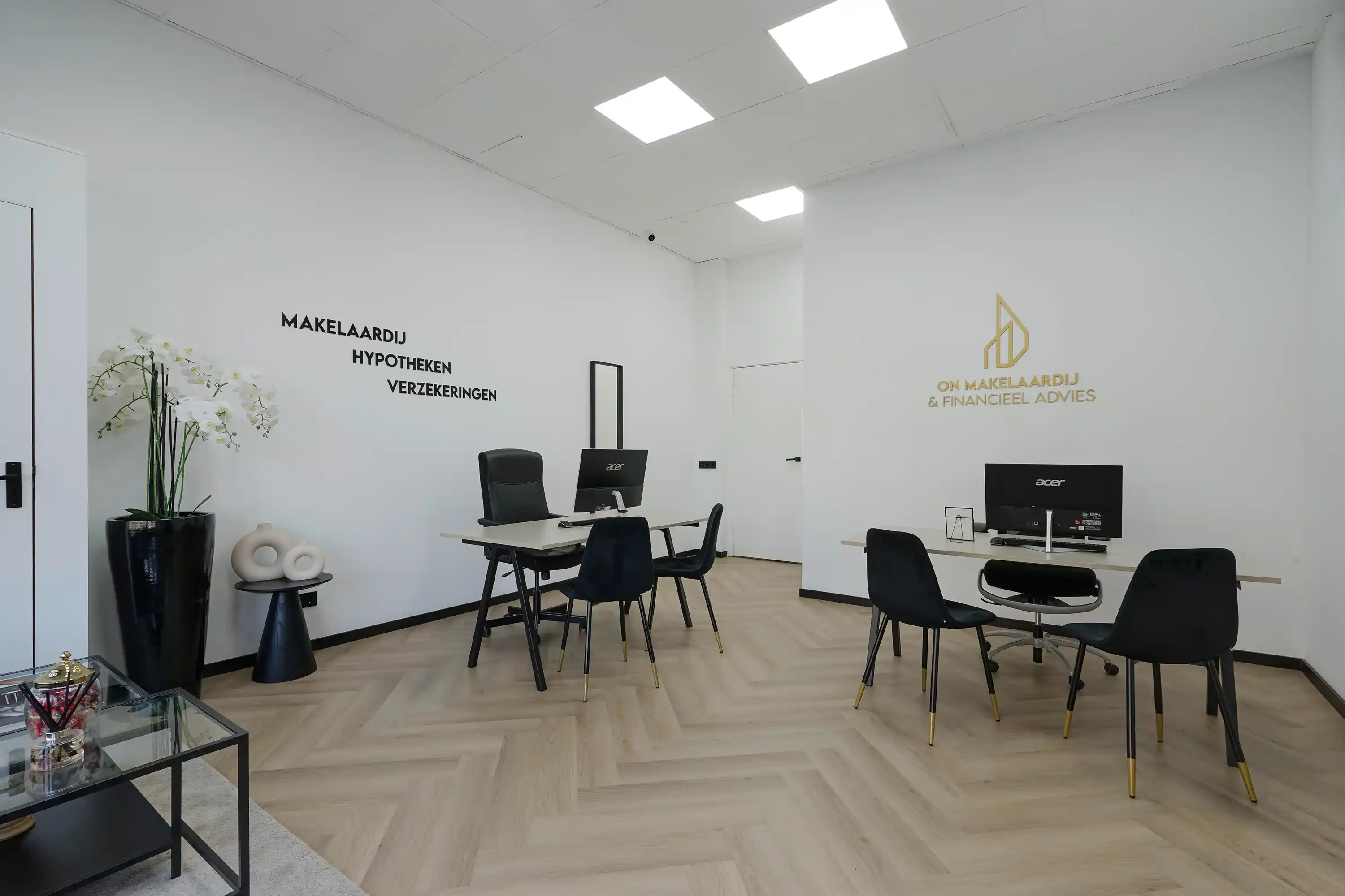 Interieur kantoor ON Makelaardij & Financieel Advies aan de Kempstraat Den Haag