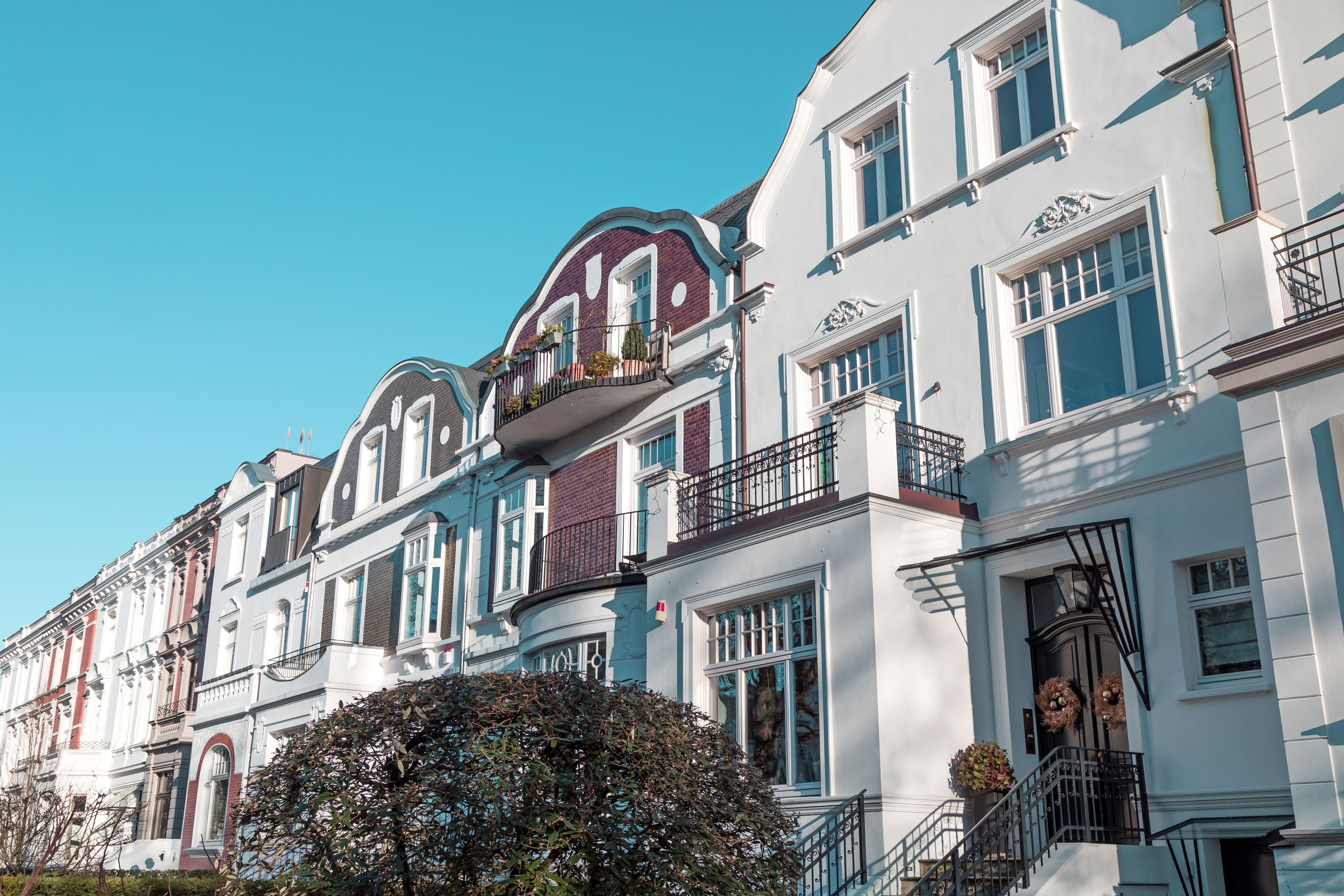 Immobilienmakler verkauft ein Haus in Hamburg