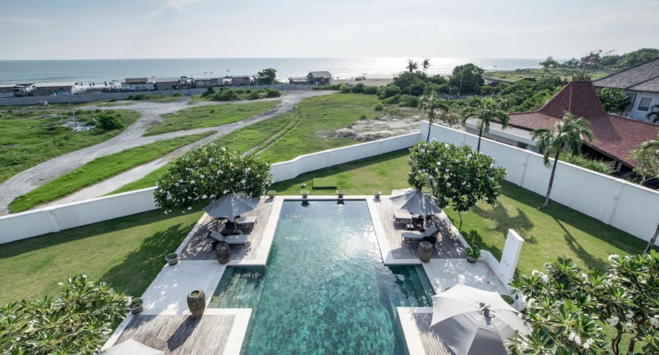 6-bedroom villa 100 meters from Echo Beach in Canggu, first line