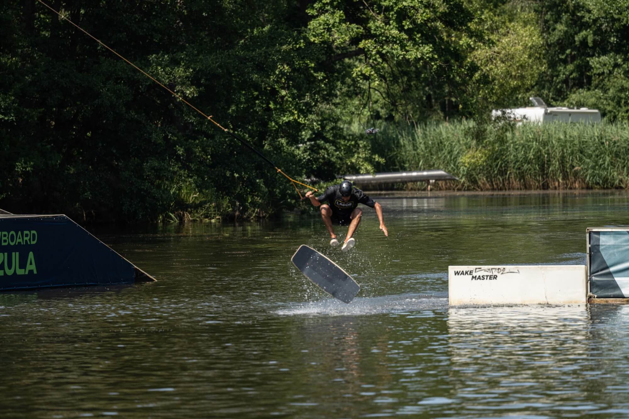 Wake - zábava pro příznivce vodních sportů - přímo v kempu Karvánky