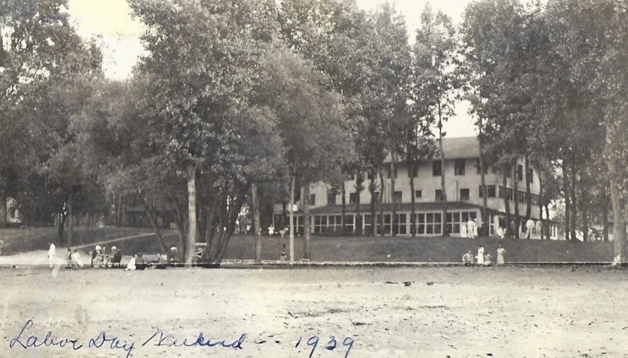 Guests on the beach below Cottage Grove Inn in 1939