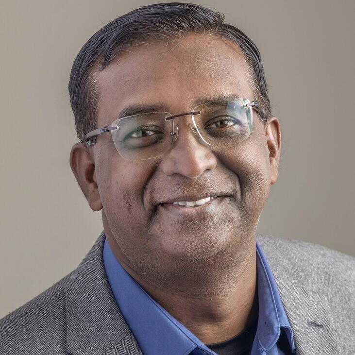 woman on focus photography