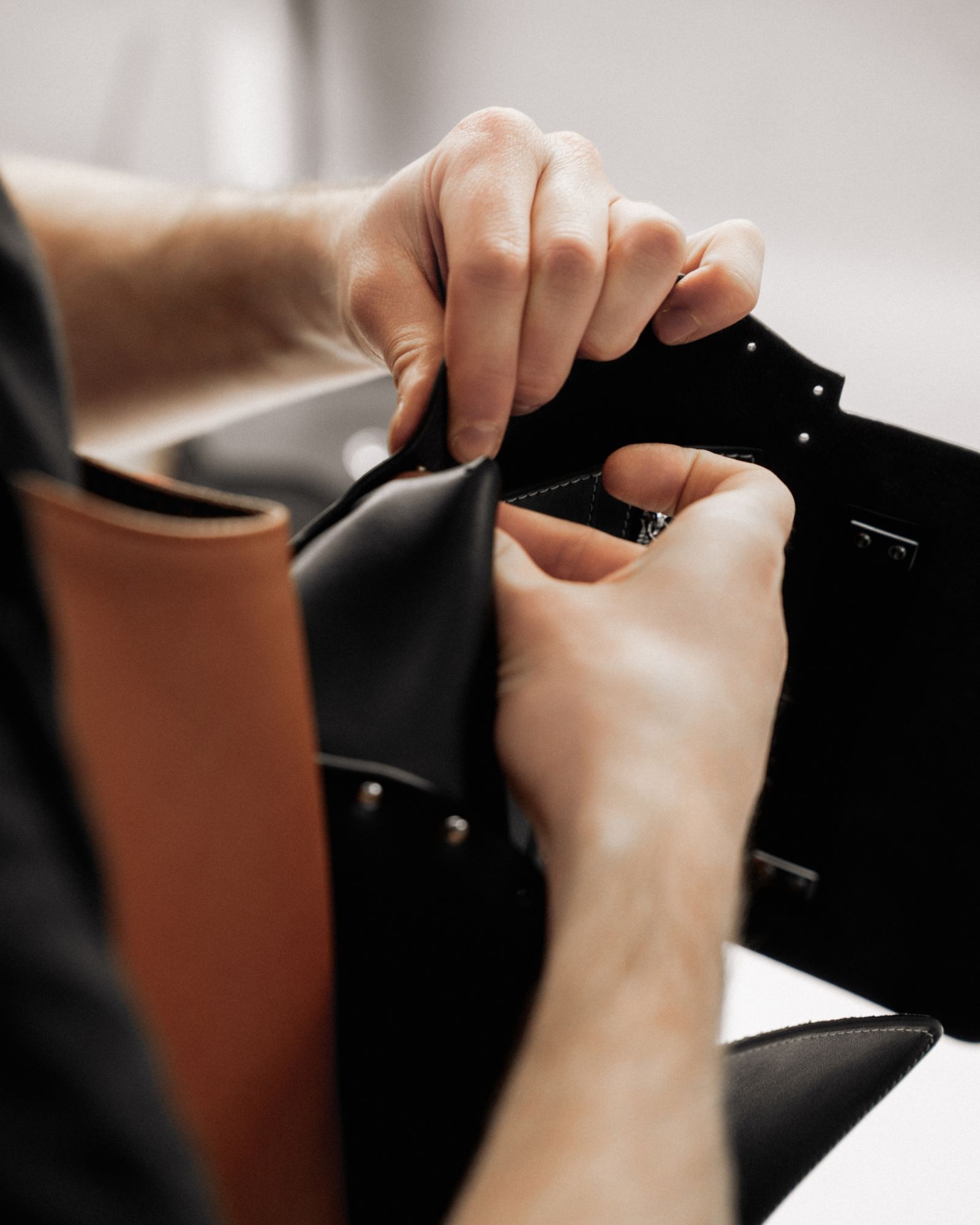 Prune Studio - Savoir-Faire photographie - Le Tanneur - Fabrication Sac