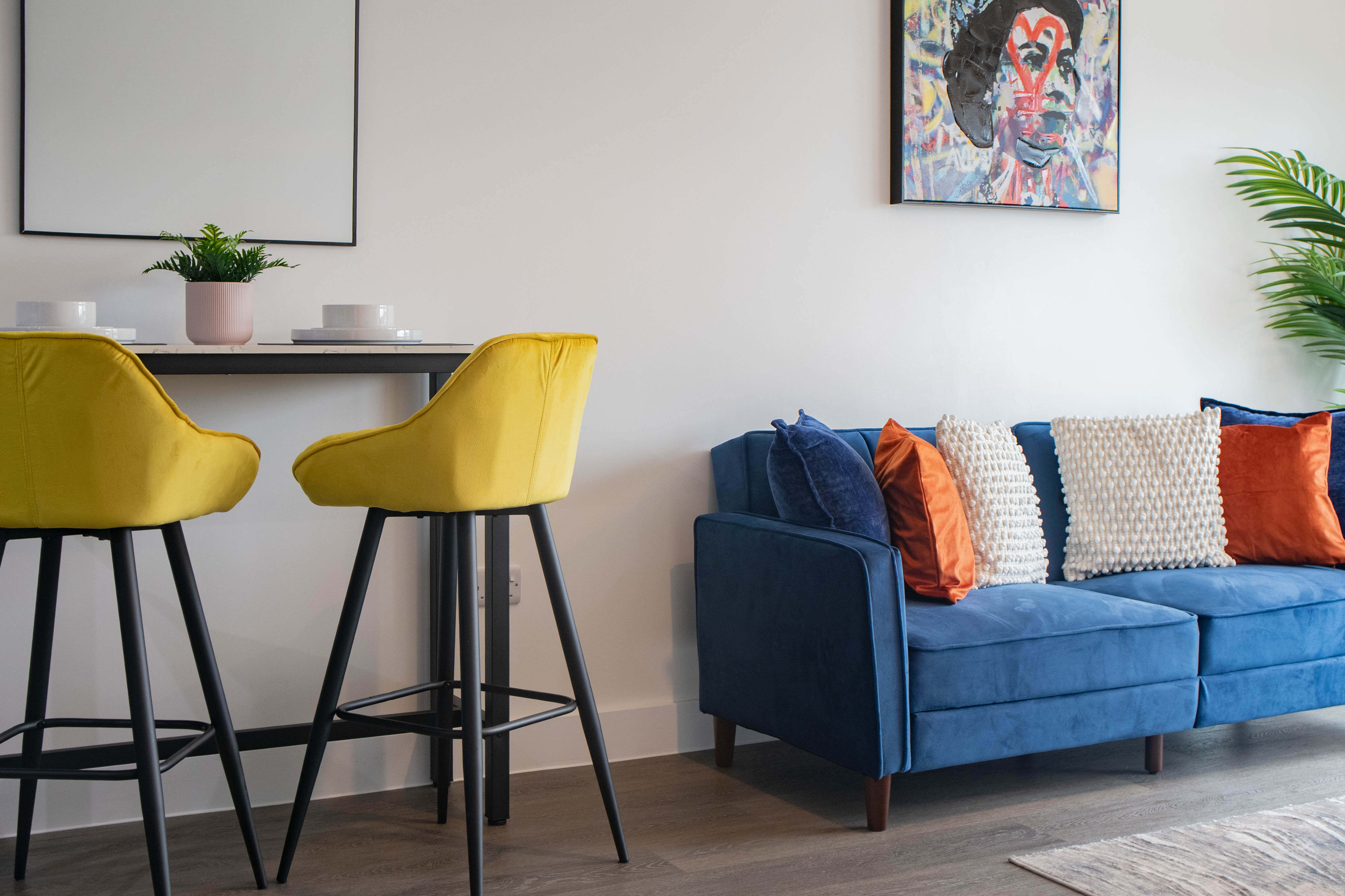 Bright modern Airbnb room with twin beds and ensuite