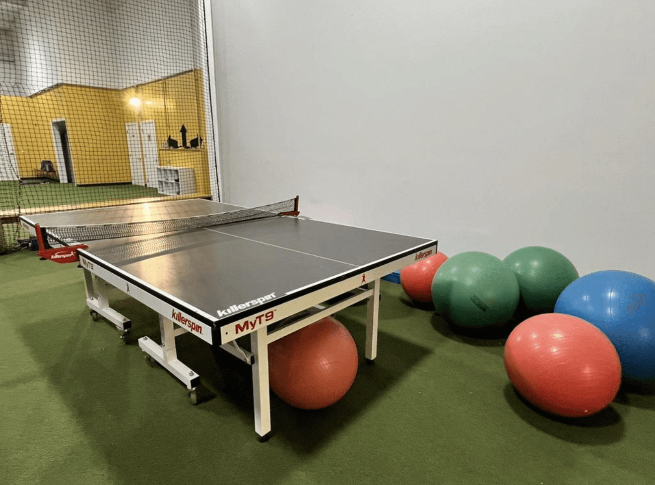 Ping pong table play area at SportPlus gym