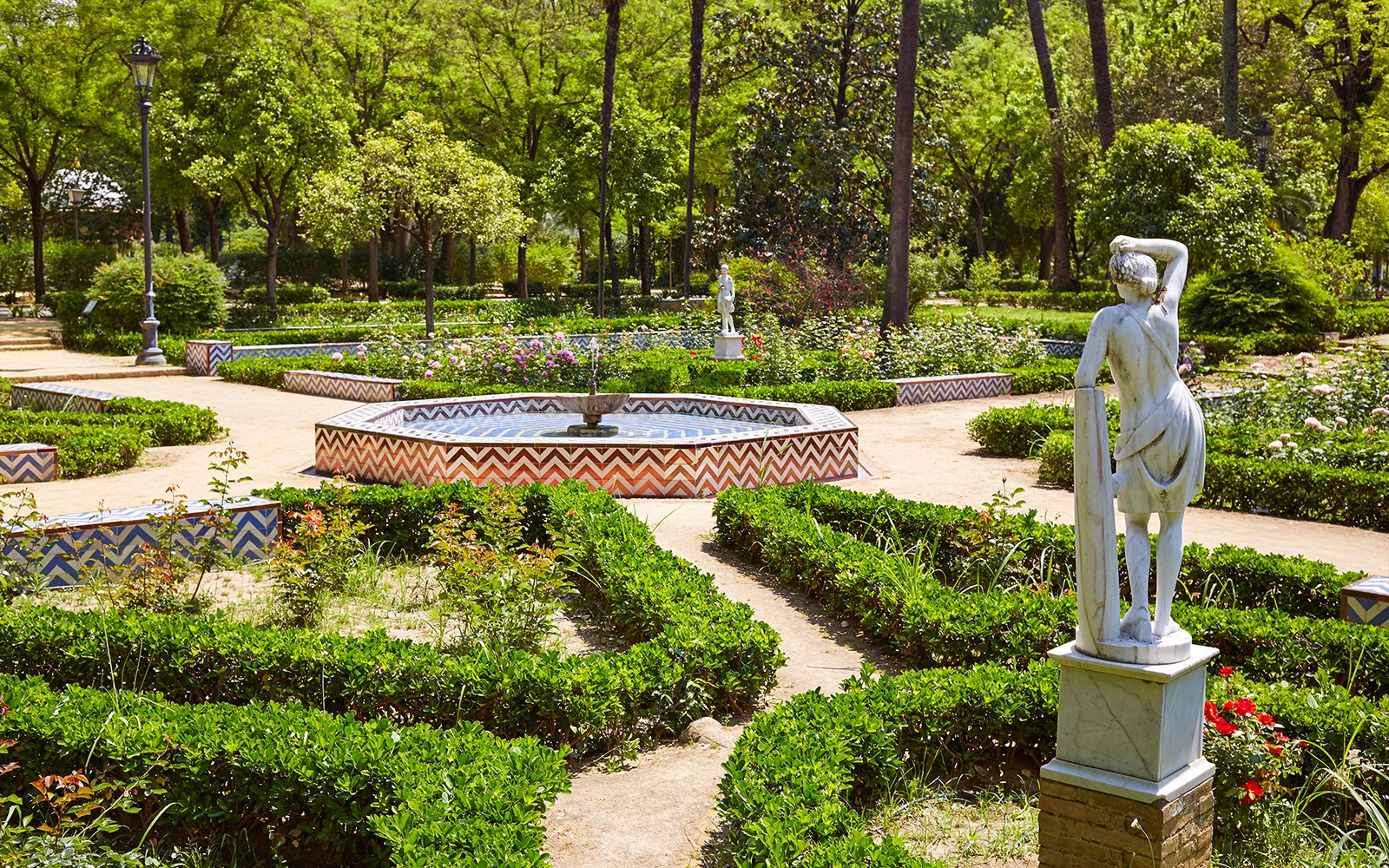 María Luisa Park met tuin, beeld en fontein, Sevilla.