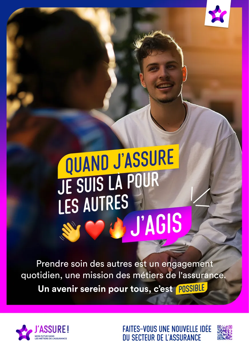 Affiche de recrutement montrant un jeune homme souriant en pleine conversation. Texte : Quand j'assure je suis là pour les autres, J'agis. Mention : Prendre soin des autres est un engagement quotidien, une mission des métiers de l'assurance.