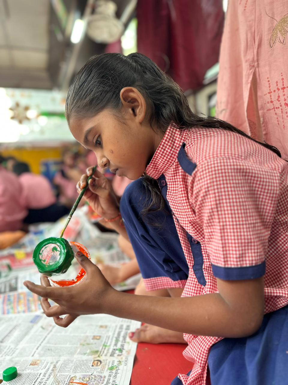 white cluster petaled flower in close up photography