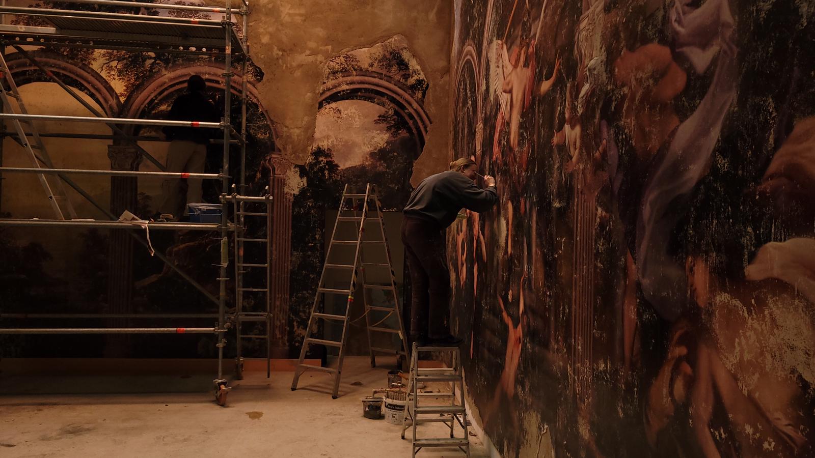 Buon Appetito Still - Luca lying on flor  [DOP: Benedict Uphoffl]