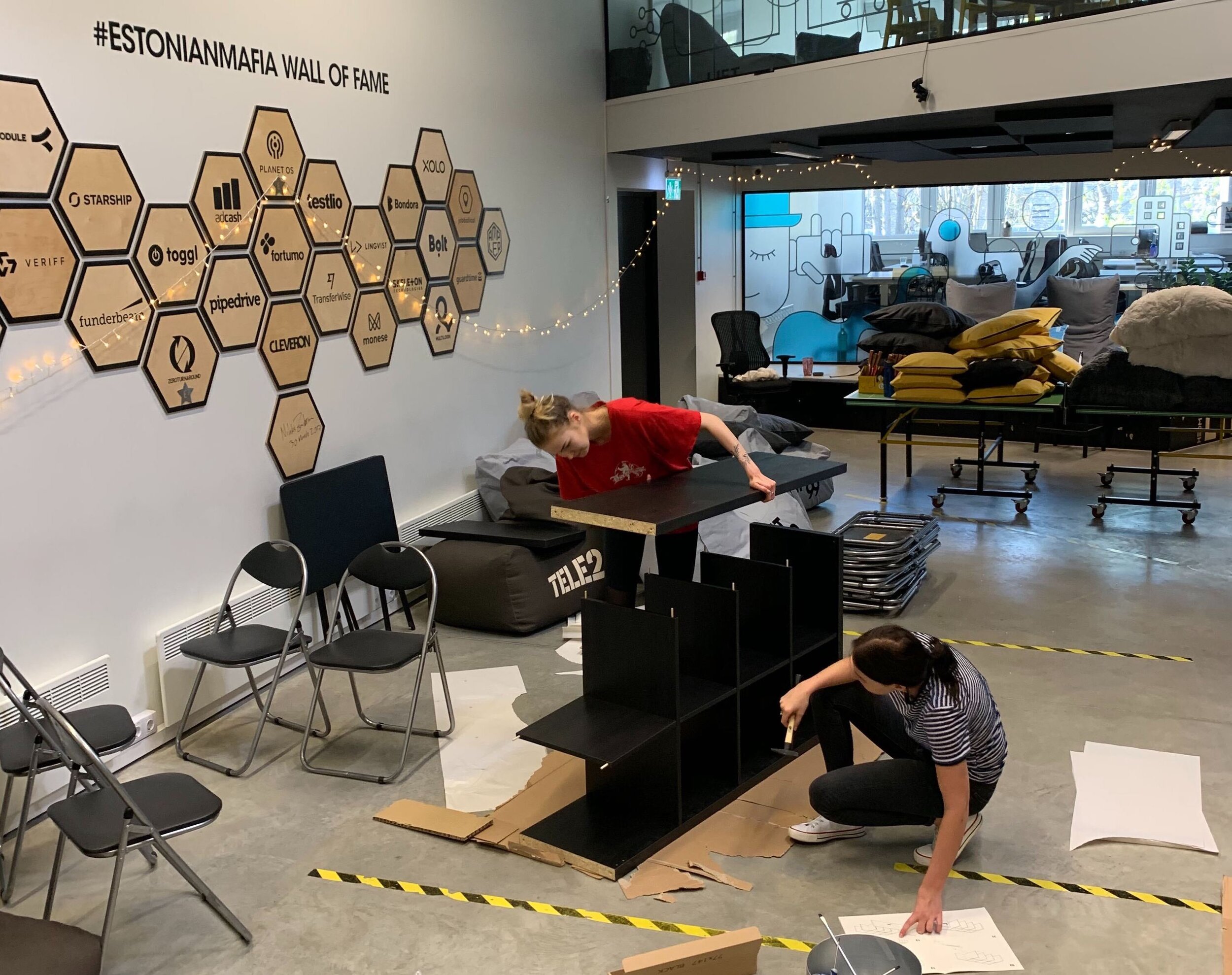  Eliizabeth and Brigita from the LIFT99 Tallinn team are assembling new furniture. 