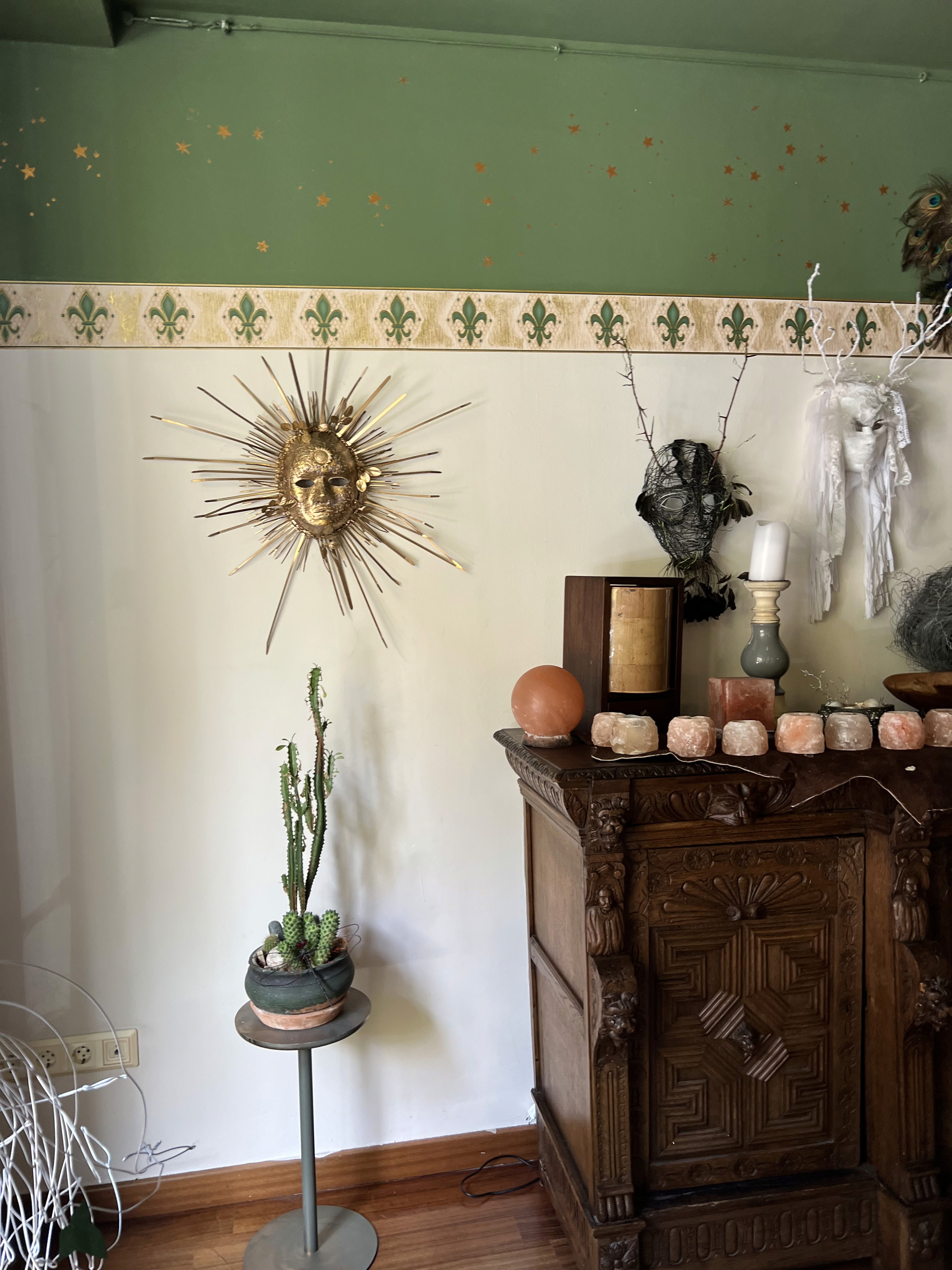 Снимка на част от интериора на алтариум