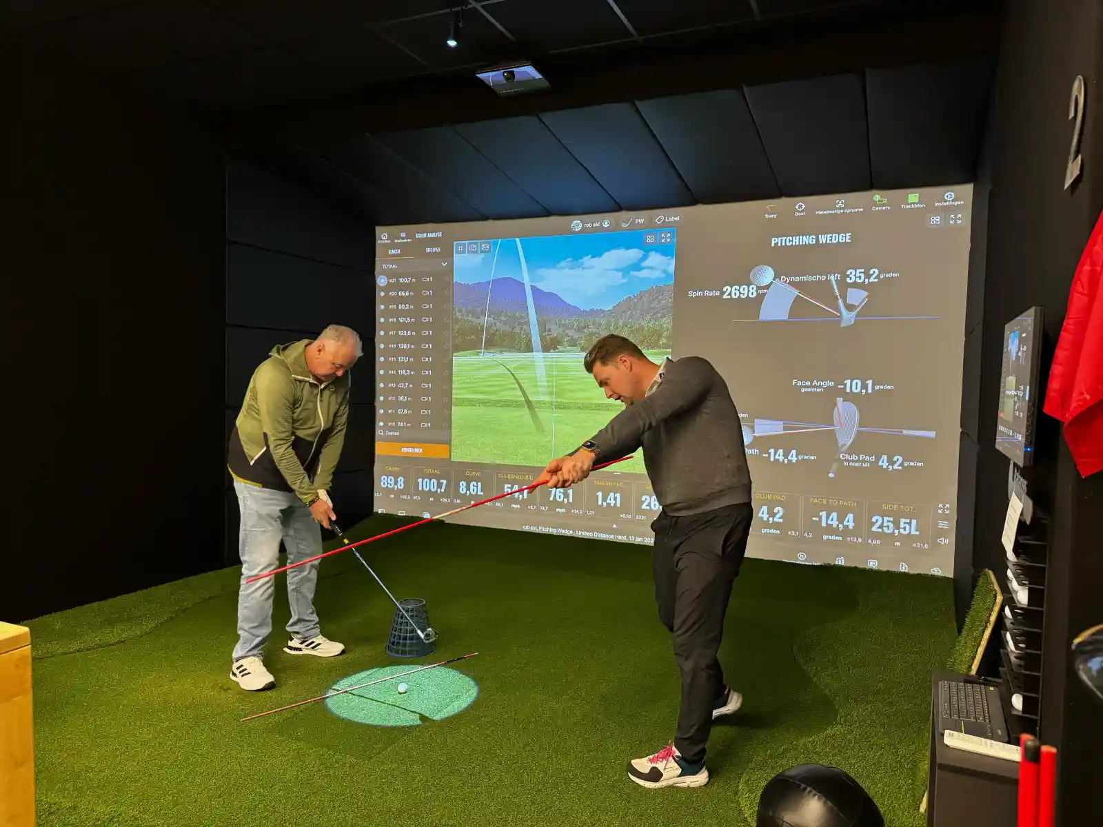 golf-les-trackman-swing-analyse-pitching-wedge-indoor-golf-simulator-rutten