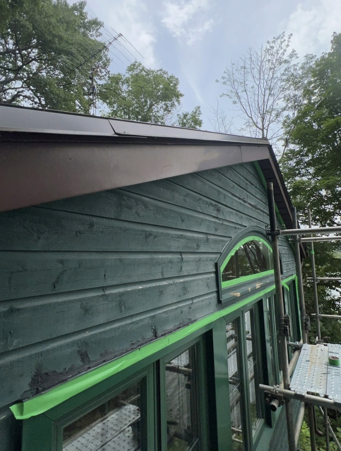 Travaux en cours de peinture exterieure par Peinture DVI
