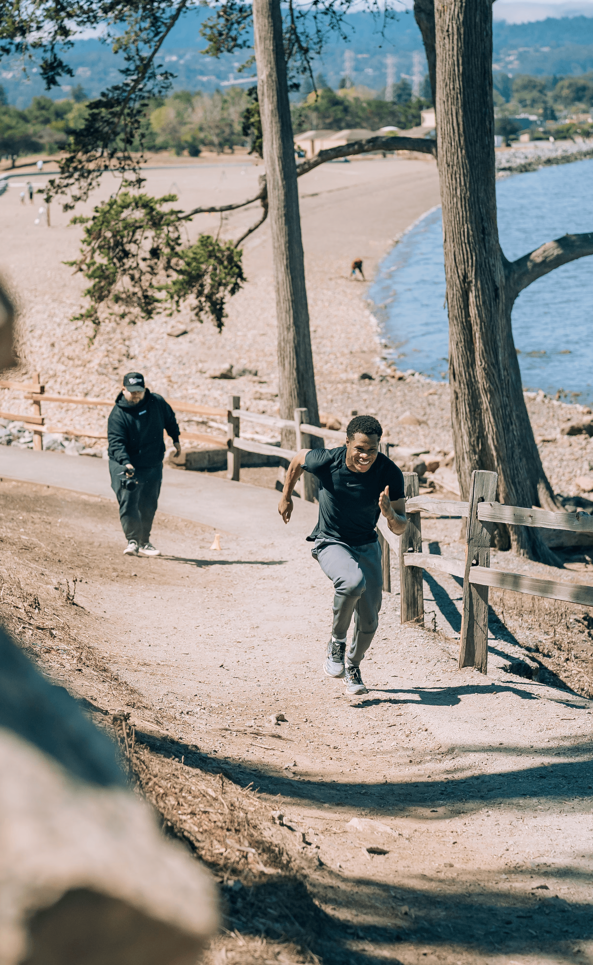 Person with light blue shirt looks to his right side