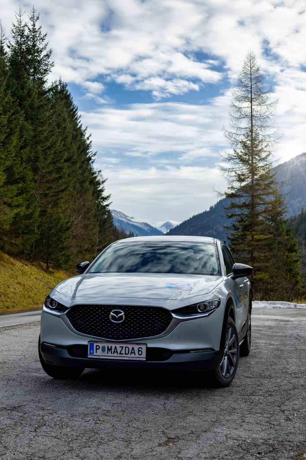 Mazda CX-30 in den Bergen