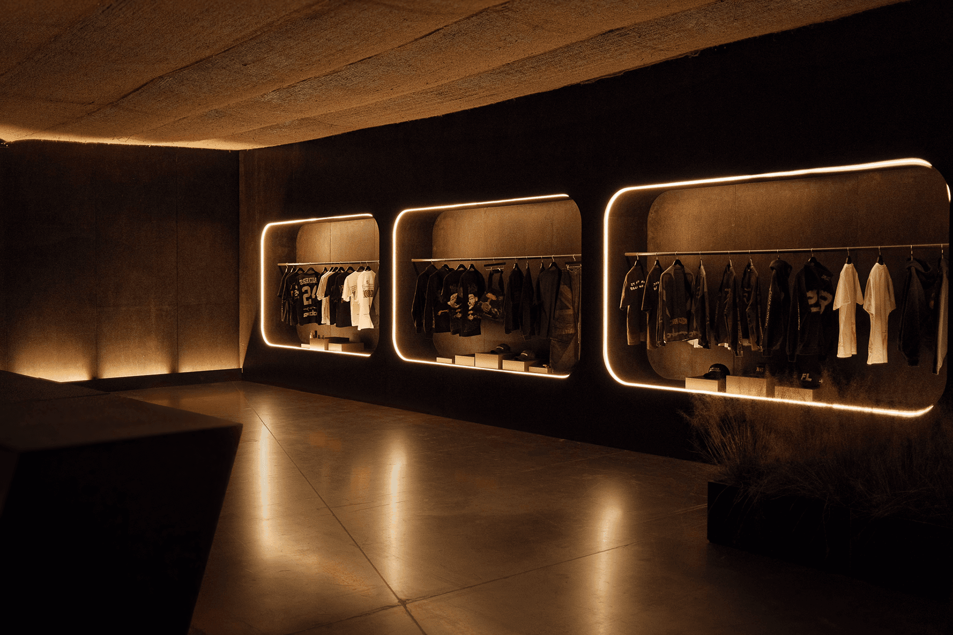 Dani Edgren is a creative producer with 20 years of experience in music and entertainment.