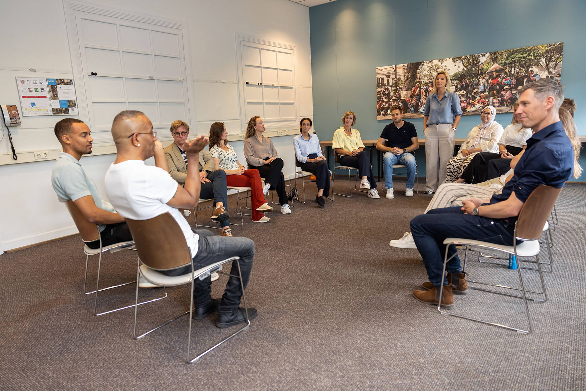 Groep mensen in kring