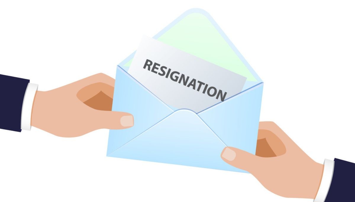Illustration of two hands exchanging a resignation envelope.