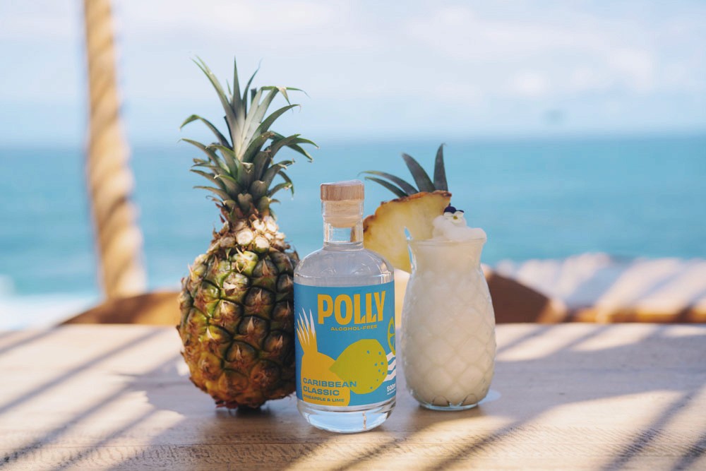 Flasche Polly mit Glas Ananas