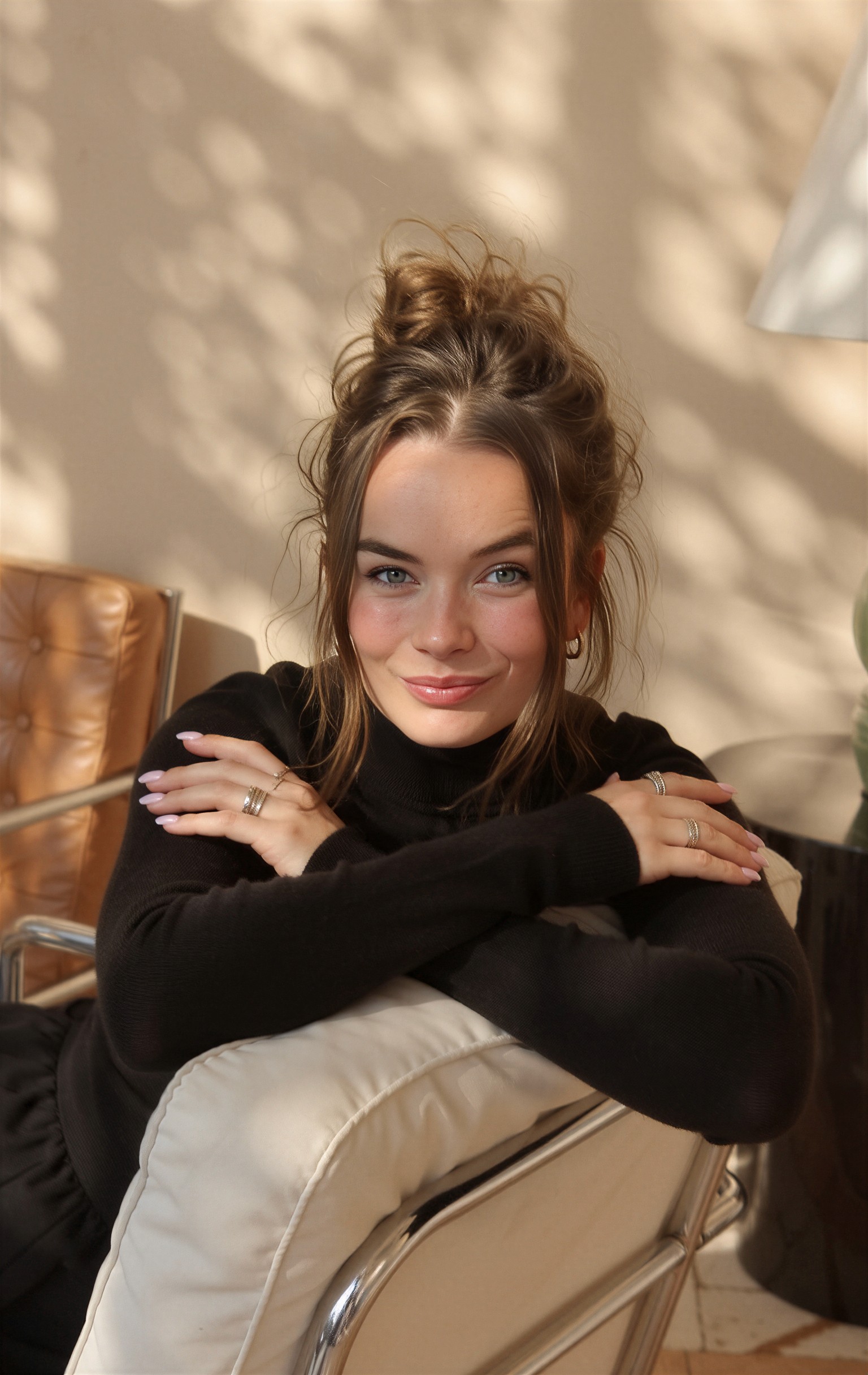 porträt einer jungen frau vor weißem Hintergrund