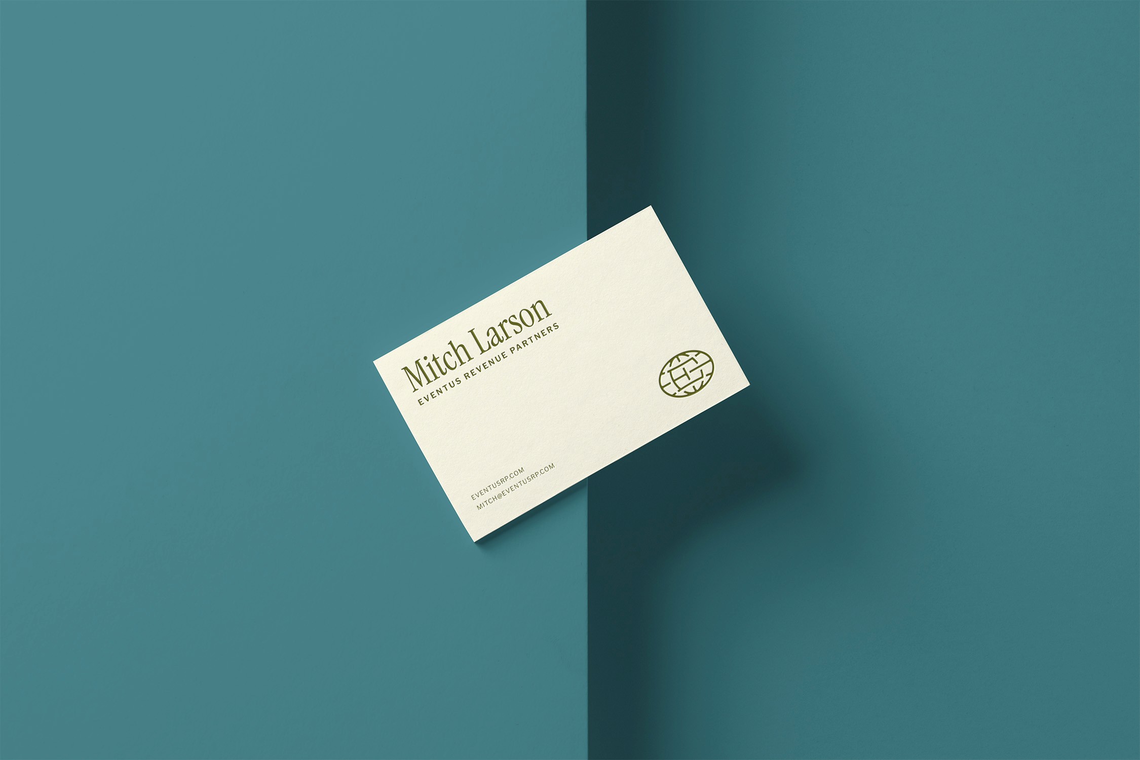 Dazzle Logo with sign horizontal