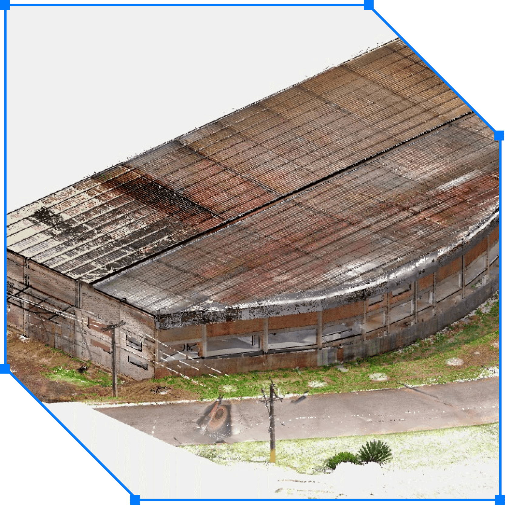Visualização 3D de um galpão industrial com telhado oxidado. A Captura da Realidade fiel permite identificar patologias estruturais e planejar manutenções preventivas com precisão.