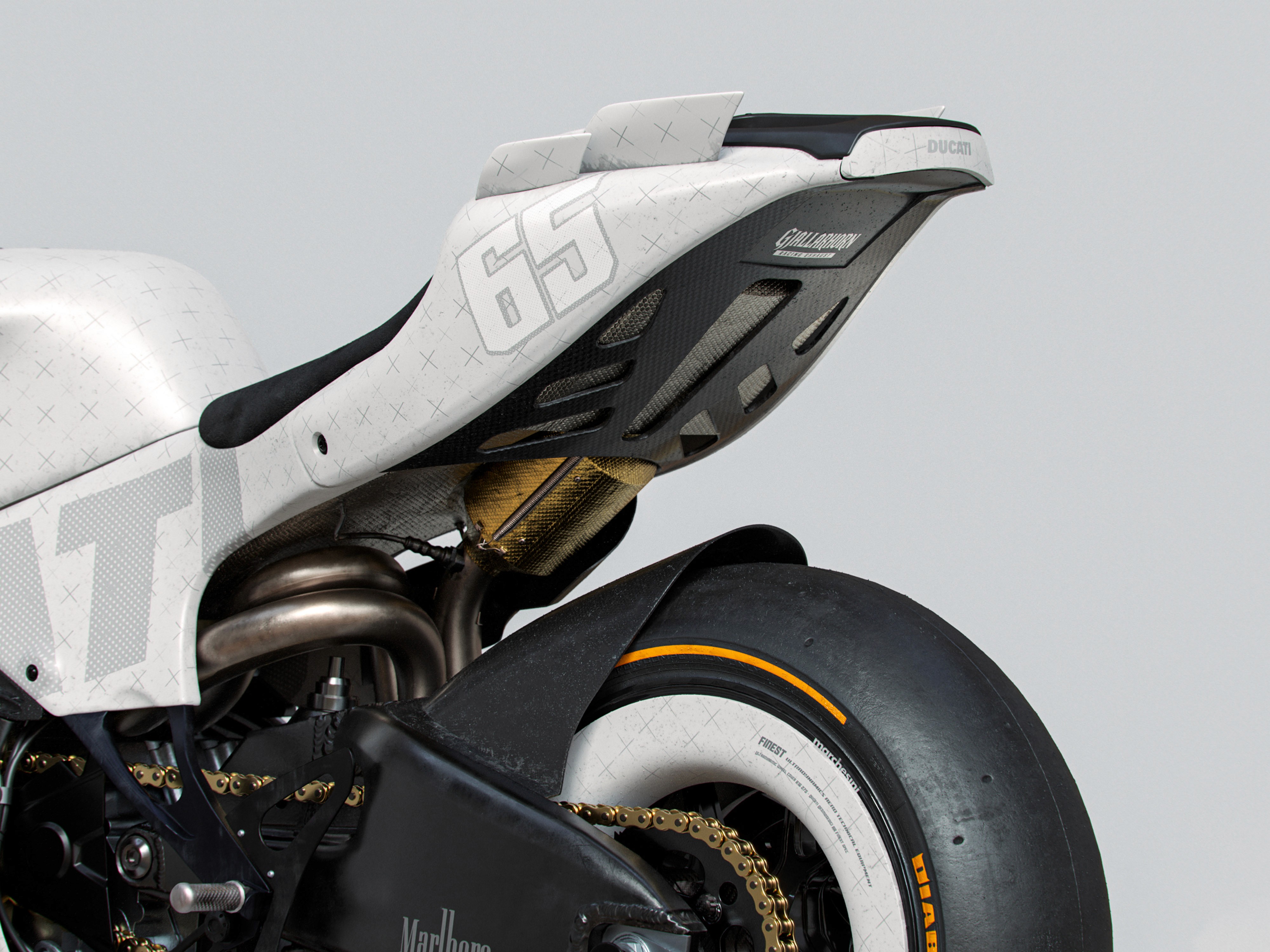 Render di dettaglio del codone posteriore della Ducati Desmosedici RR con dettagli dello scarico in titanio e appendici in carbonio.