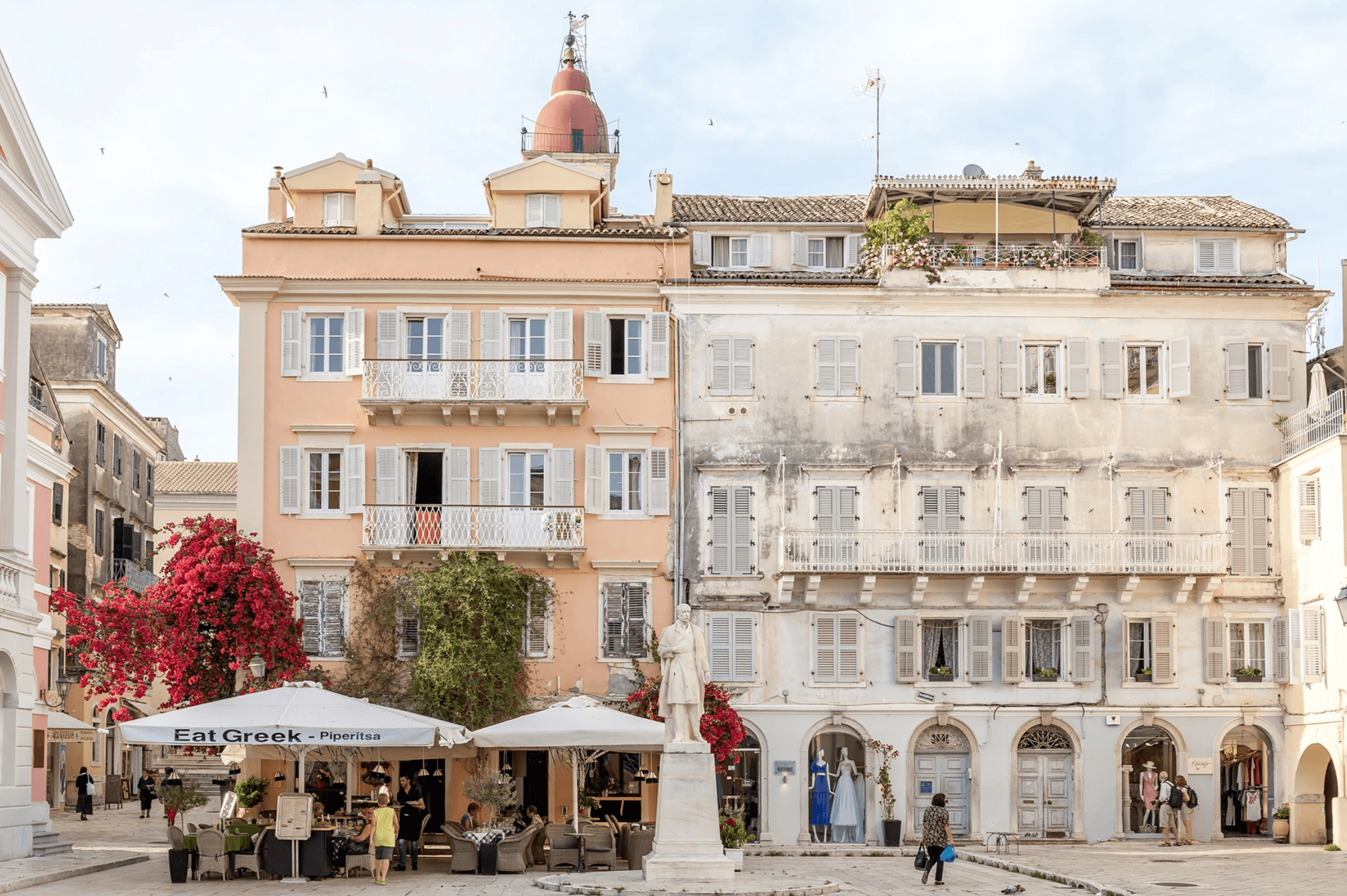 Архитектура старого города Корфу. Source: Insights Greece / Wandering the Beautiful Streets of Corfu Town - Insights Greece